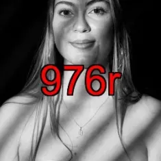 976r